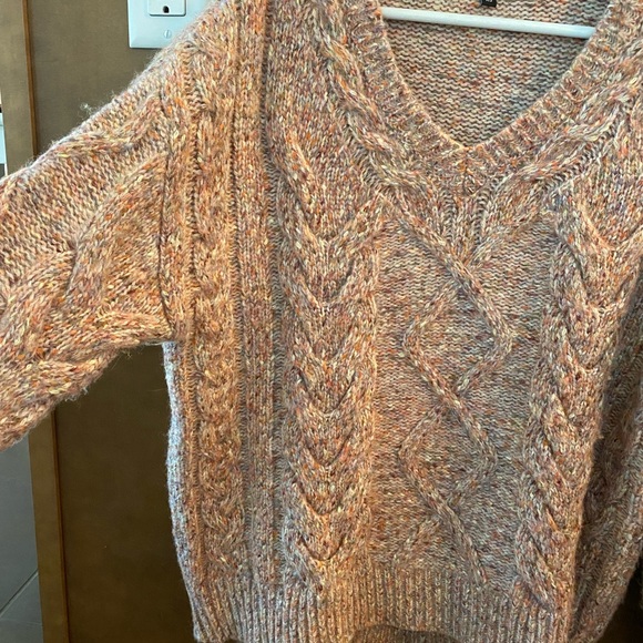 Kivari Cable Knit Sweater - Picture 4 of 6